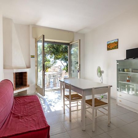 Residence Caletta Марина ди Манкаверза Екстериор снимка