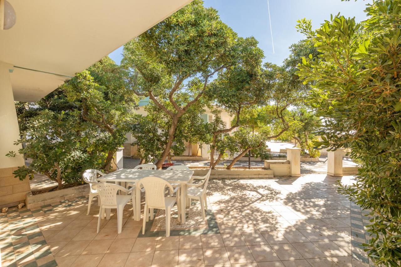 Residence Caletta Марина ди Манкаверза Екстериор снимка
