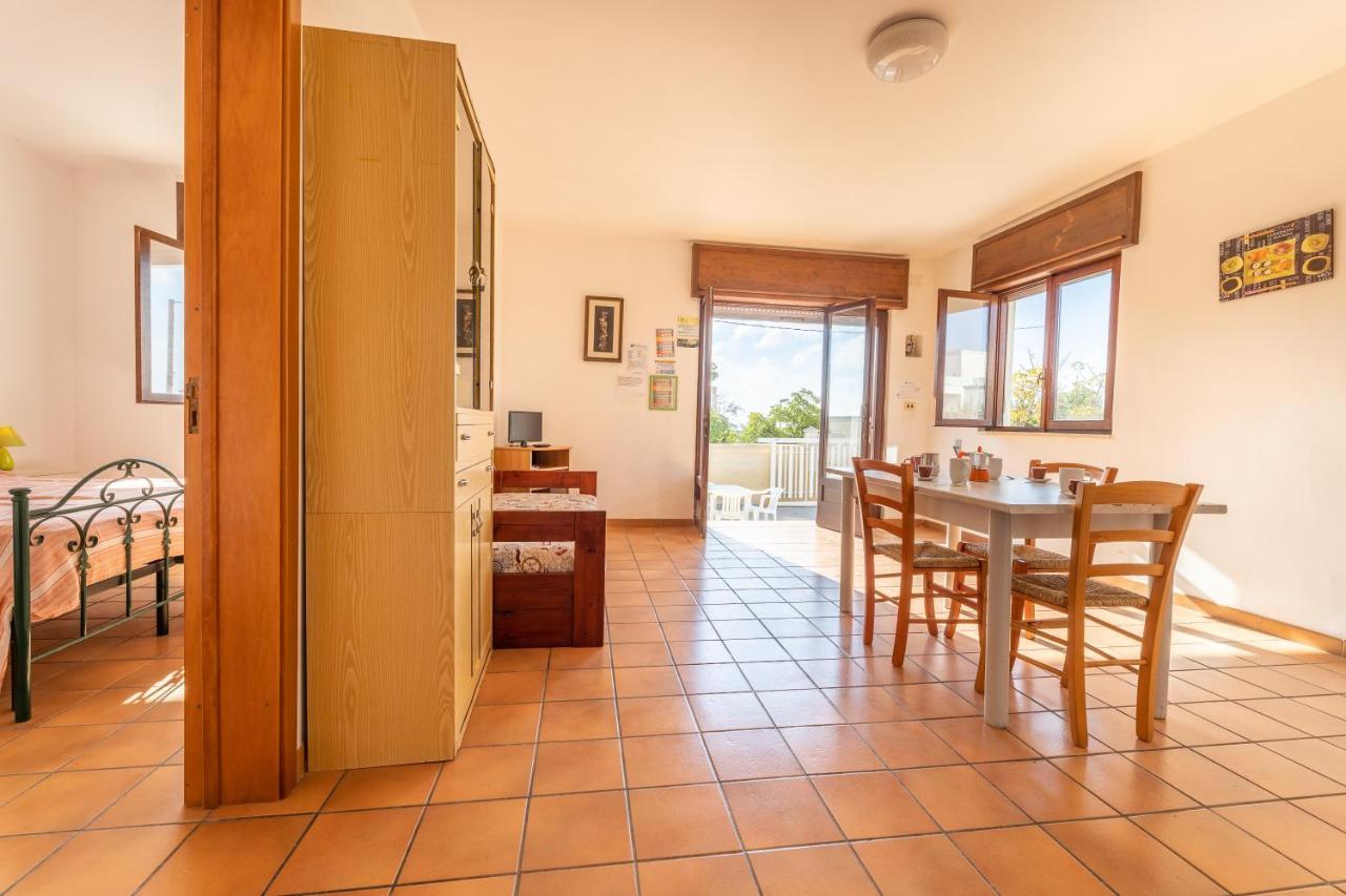 Residence Caletta Марина ди Манкаверза Екстериор снимка