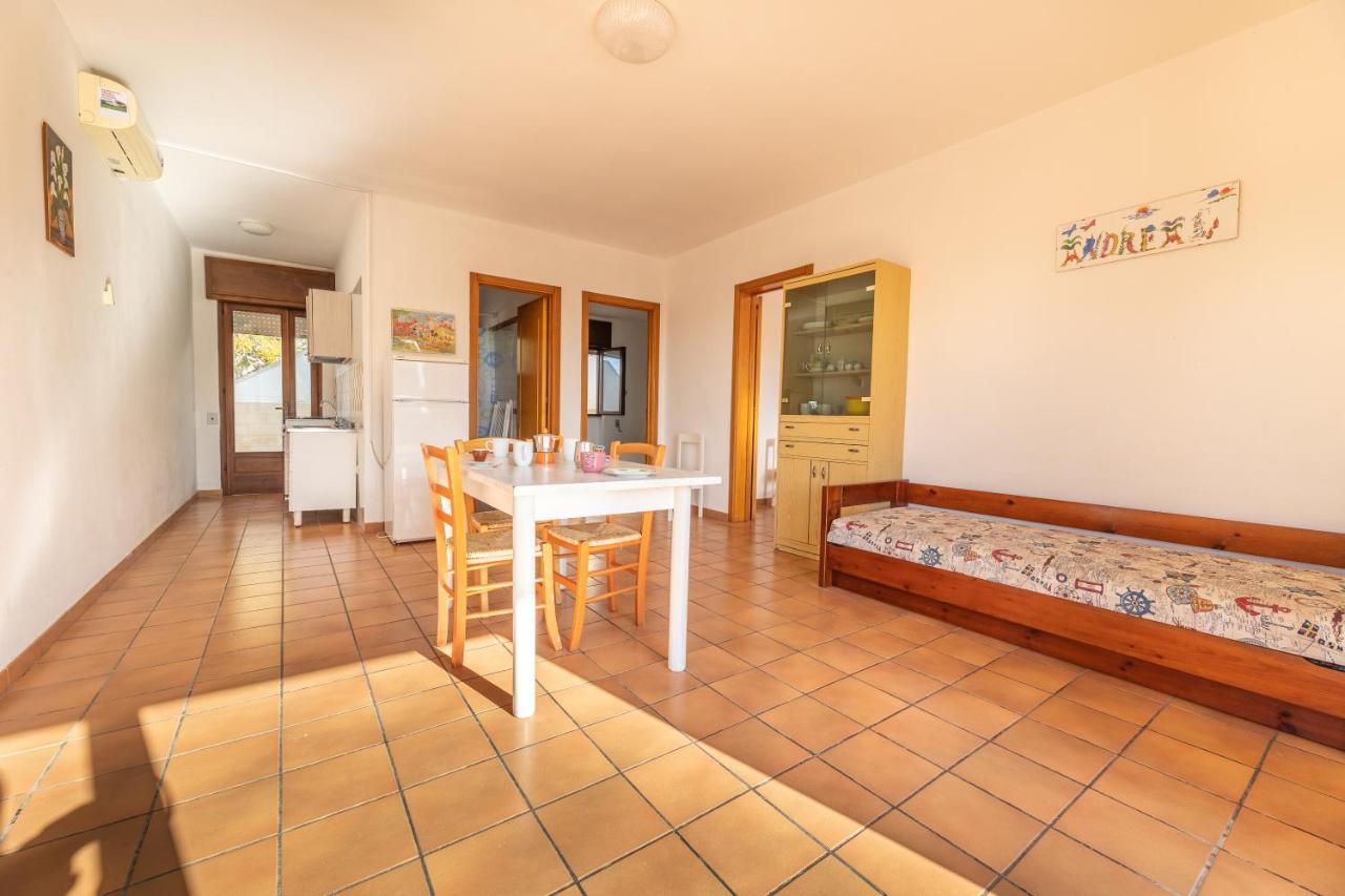 Residence Caletta Марина ди Манкаверза Екстериор снимка