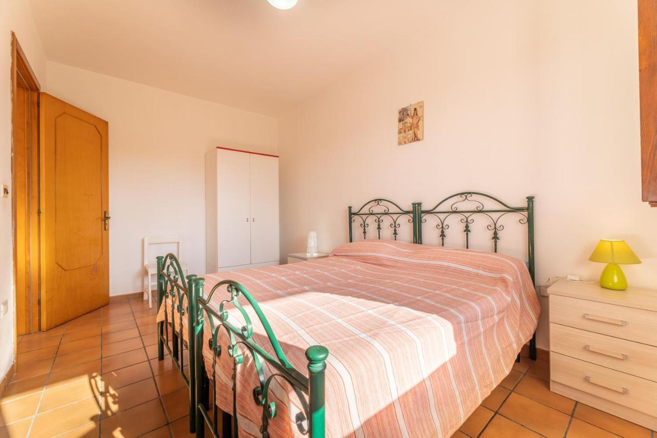 Residence Caletta Марина ди Манкаверза Екстериор снимка