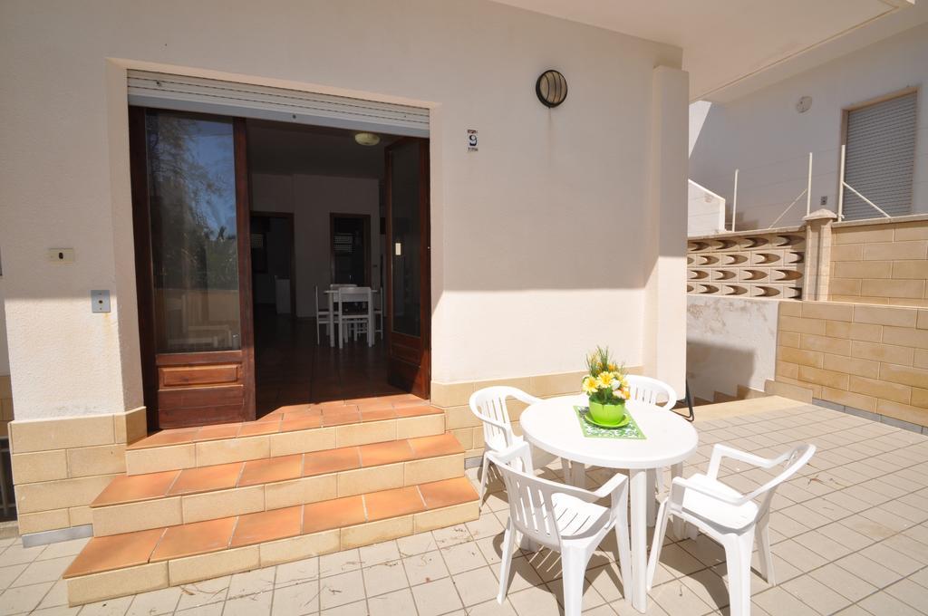 Residence Caletta Марина ди Манкаверза Екстериор снимка